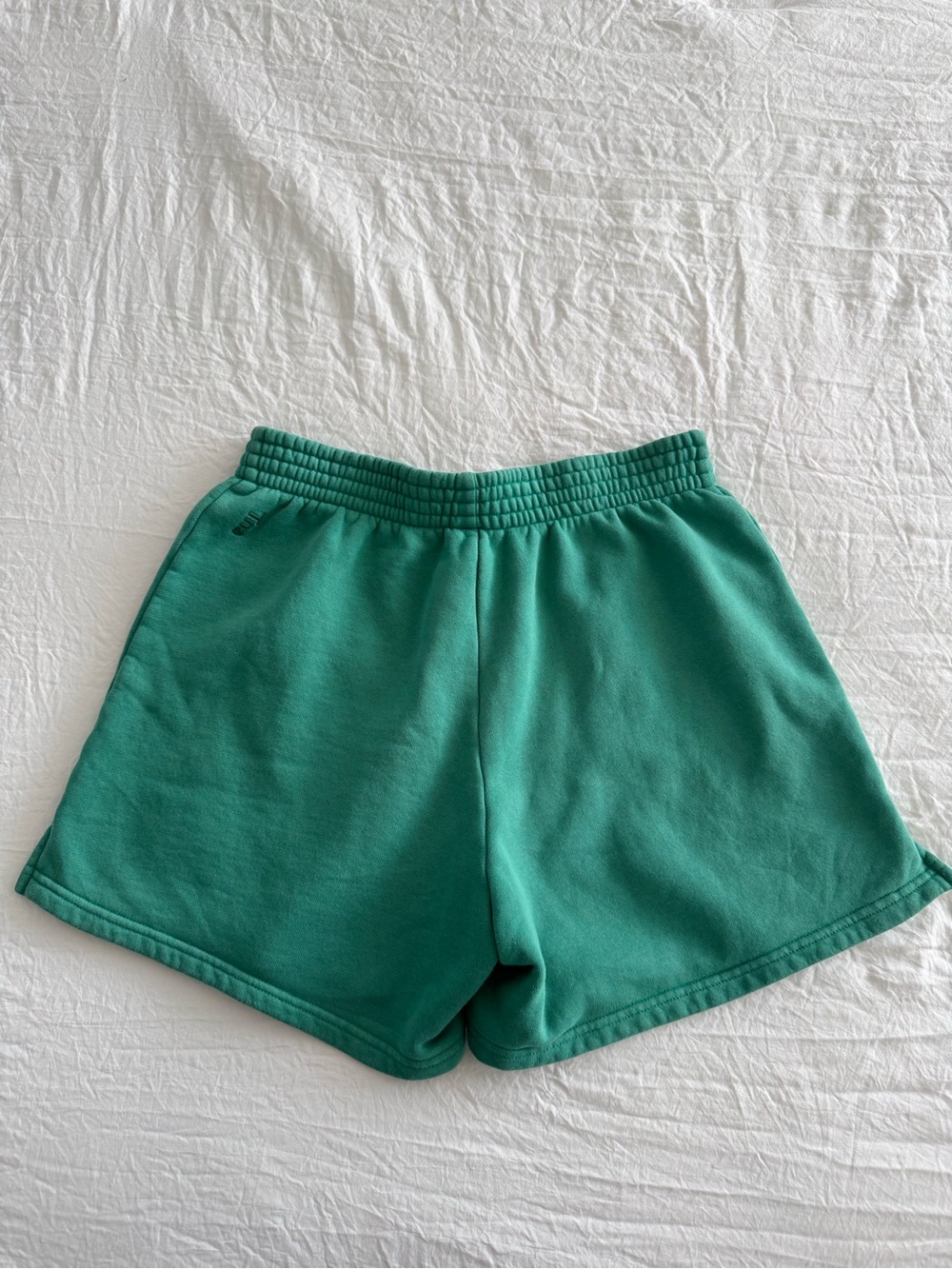 Aritzia TNA Cozy Sweatfleece Mid-Rise Perfect Micro Shorts - Picture 4 of 6
